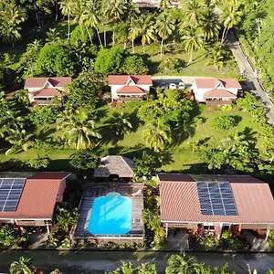 Holiday's Hotel